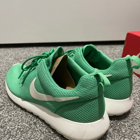 Nike Roshe Run Gamma Green 2017 size 11 - Picture 4 of 8